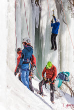 Charger l'image dans la galerie, Initiation à l'escalade de glace / Introduction to ice climbing
